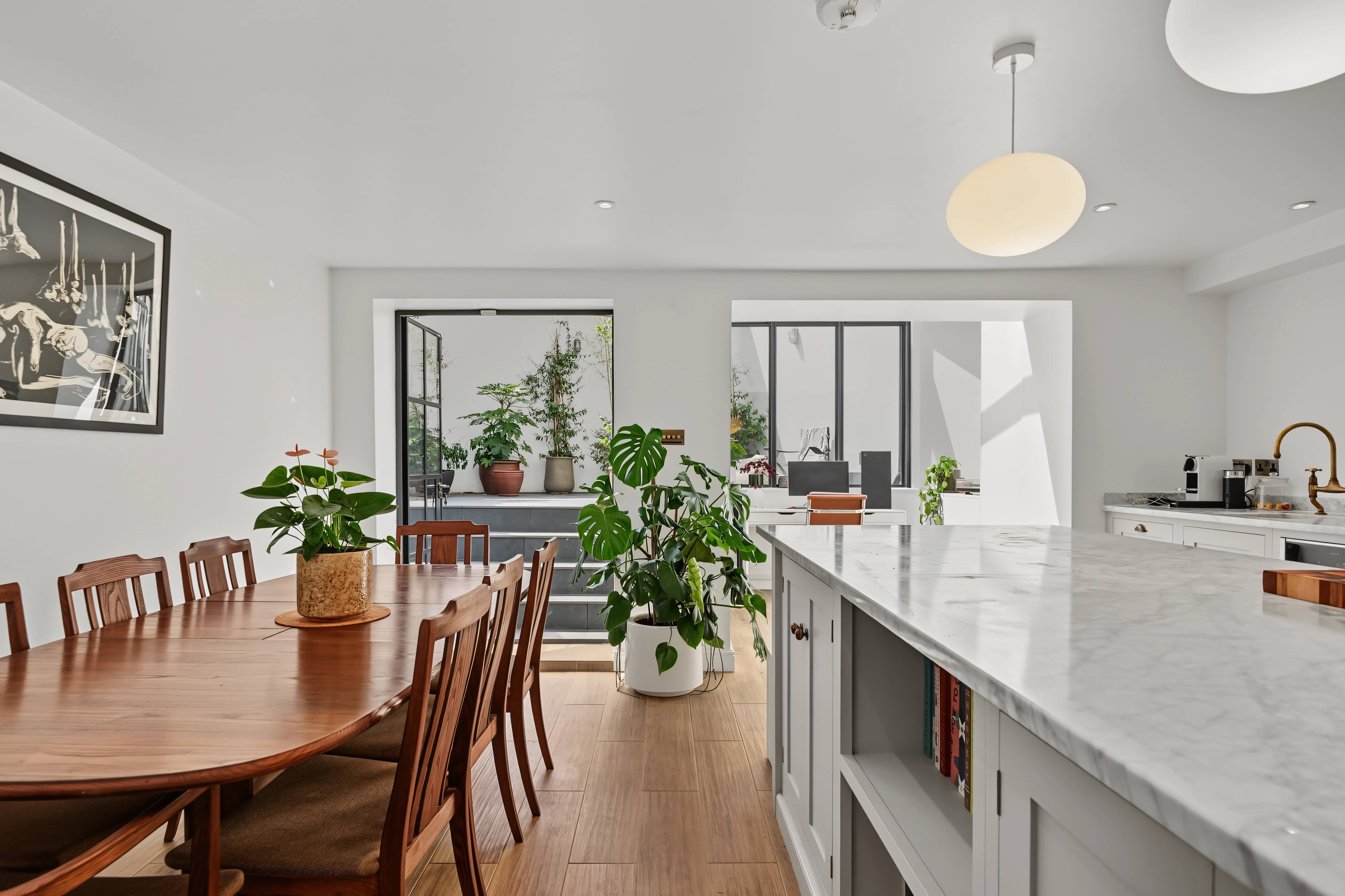 Why Selling With an Agent Who Knows Your Development Can Outperform Bigger Firms