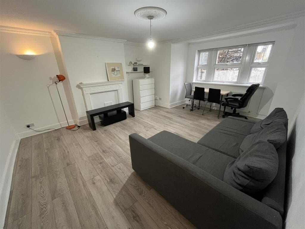Queens Drive, Finsbury Park, N4