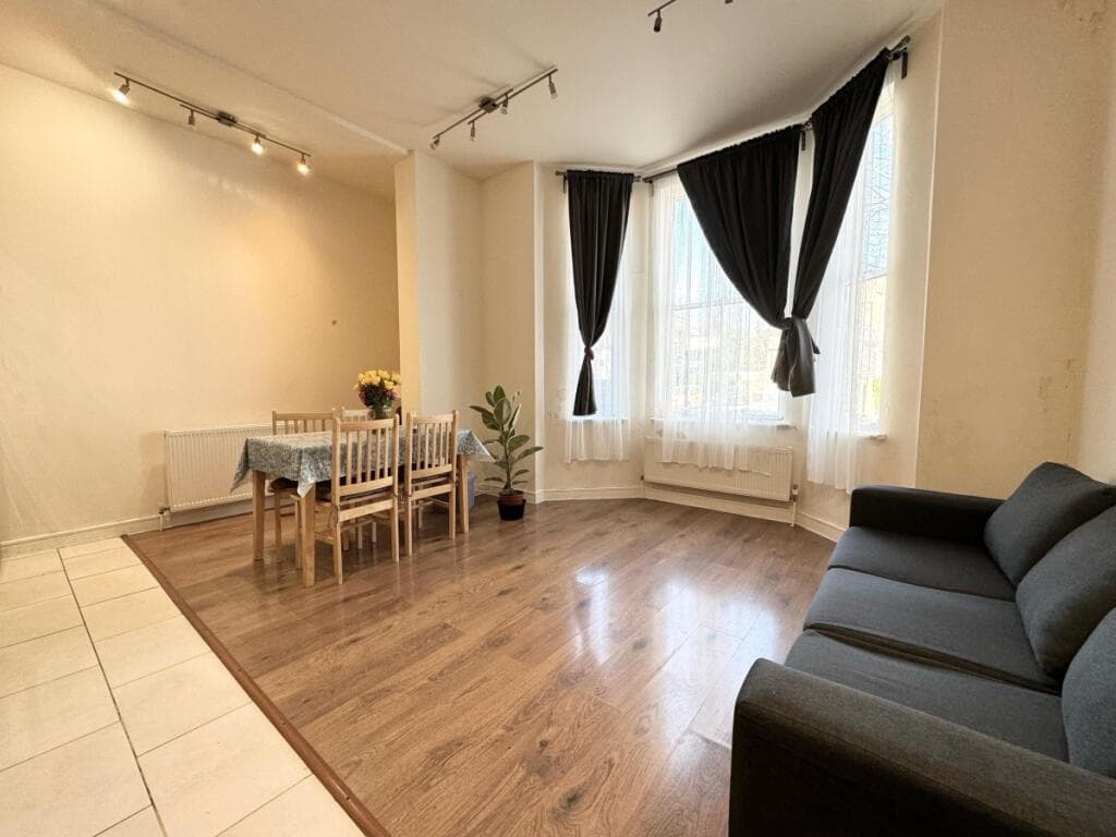 Courcy Road, Haringey, N8