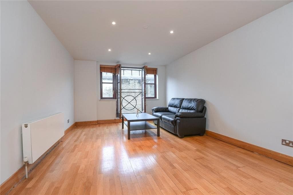Kingsley Mews, London, E1W 3HZ